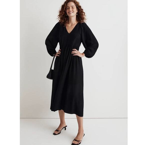 Madewell Dresses & Skirts - NWT Madewell‎ V-Neck Empire Midi Dress in Black Size S